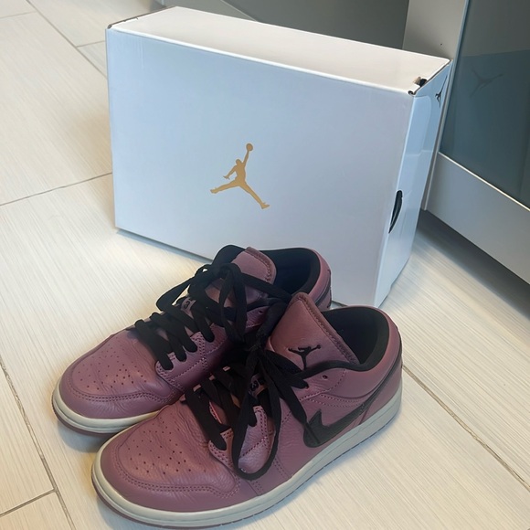 Nike Air Jordan size W7 - Picture 3 of 10